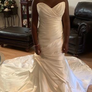 Beautiful size(6) wedding dress